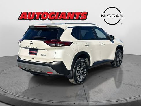 Used 2023 Nissan Rogue SV w/ SV Premium B Package image 2