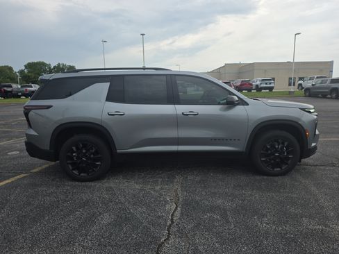 Used 2024 Chevrolet Traverse LT w/ Midnight/Sport Edition AWD/4WD image 3