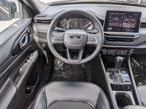 Certified 2025 Jeep Compass Latitude w/ Convenience Group AWD/4WD image 15