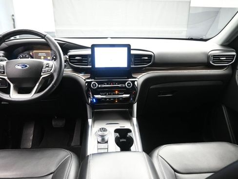 Used 2022 Ford Explorer Limited w/ Equipment Group 301A image 9