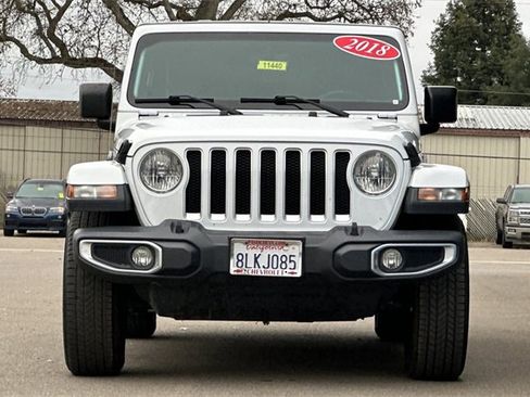 Used 2018 Jeep Wrangler Unlimited Sahara image 12