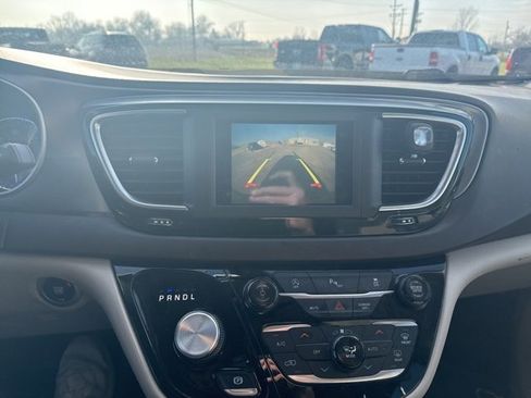 Used 2018 Chrysler Pacifica Touring Plus w/ Tire & Wheel Group image 20