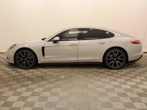 Used 2019 Porsche Panamera image 2
