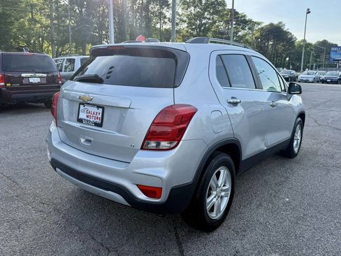 Used 2017 Chevrolet Trax LT w/ LT Convenience Package image 4