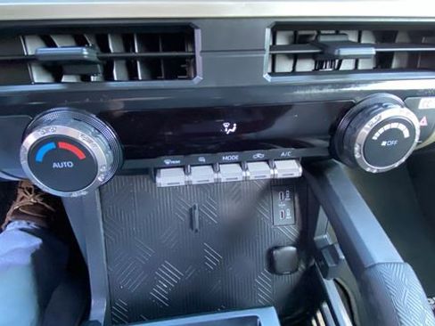 Used 2025 Toyota Tacoma TRD Off-Road AWD/4WD image 23