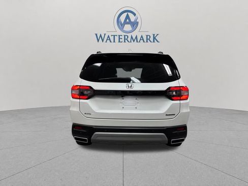 Used 2024 Honda Pilot Touring image 4