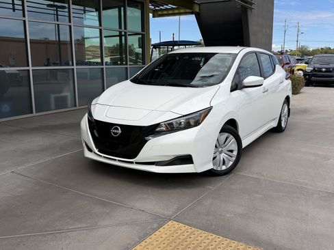 Used 2025 Nissan Leaf S FWD image 2