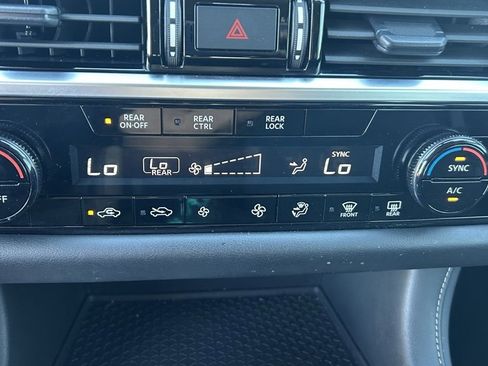 Used 2024 Nissan Pathfinder SV image 28