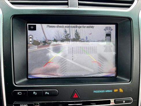 Used 2017 Ford Explorer Platinum image 14