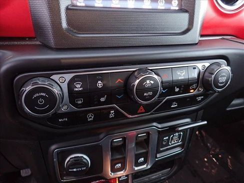 Used 2021 Jeep Wrangler Rubicon w/ Cold Weather Group AWD/4WD image 19