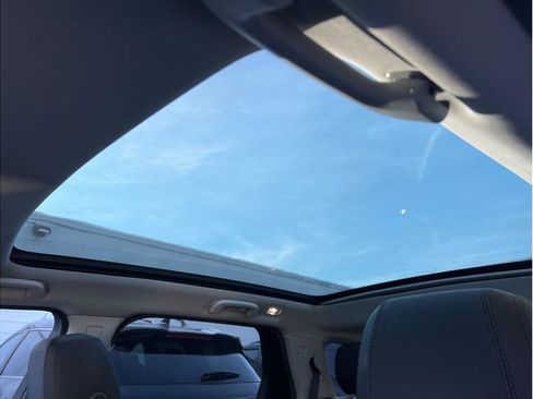 Used 2019 Land Rover Discovery Sport HSE image 18