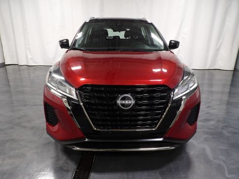 Used 2023 Nissan Kicks SV FWD image 2