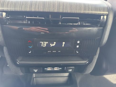 Used 2024 Jeep Wagoneer Series III image 13