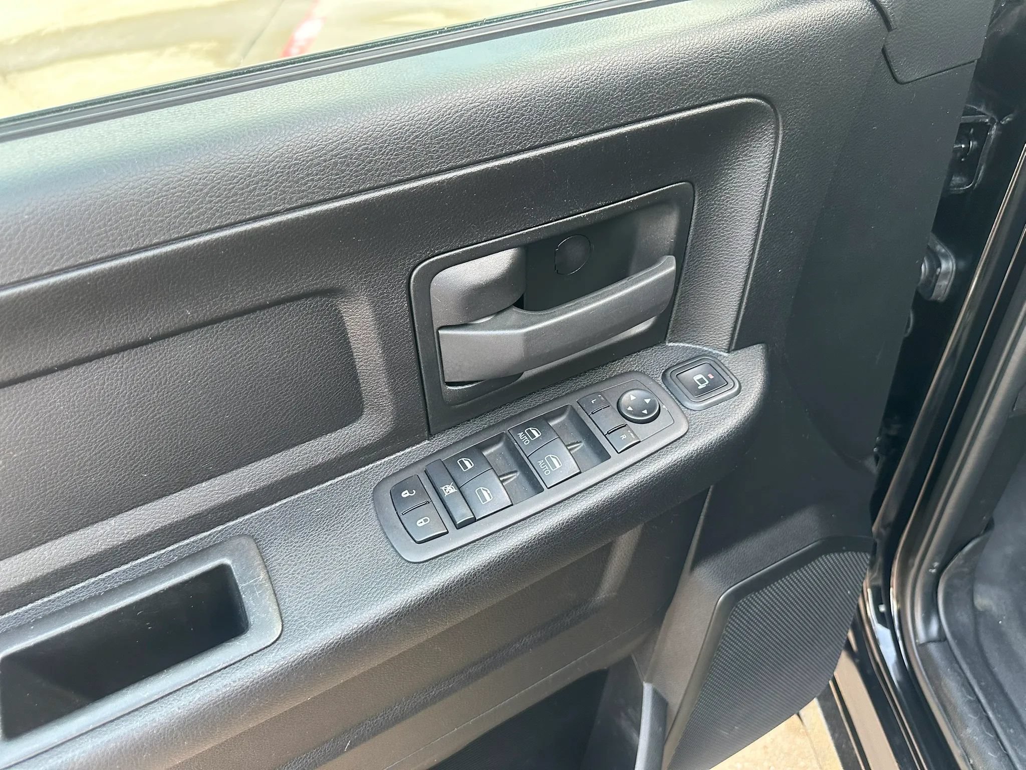 Used 2024 RAM 3500 Tradesman w/ Chrome Appearance Group AWD/4WD image 33