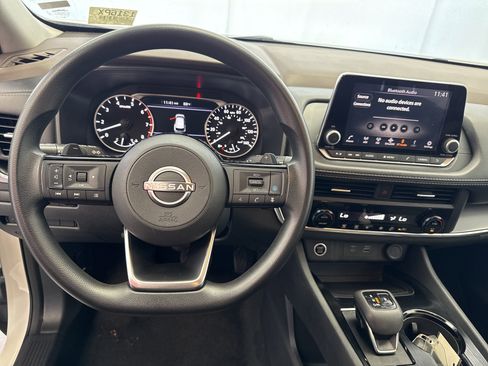 Used 2023 Nissan Rogue SV image 9