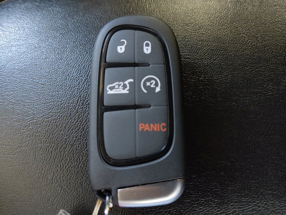 Used 2019 Jeep Cherokee Limited w/ Luxury Group FWD image 32