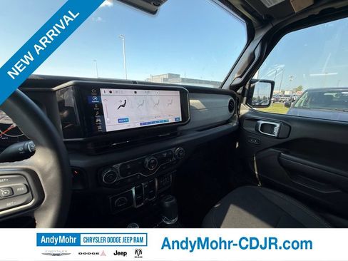 Used 2024 Jeep Gladiator Sport AWD/4WD image 15