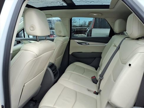 Certified 2022 Cadillac XT5 Premium Luxury image 16