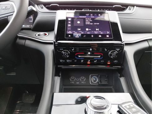 New 2025 Jeep Grand Cherokee L Laredo w/ Luxury Tech Group I image 11