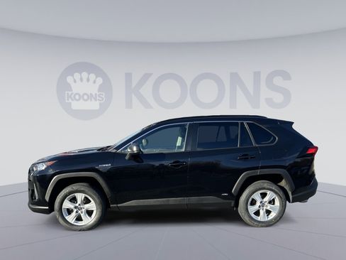 Used 2020 Toyota RAV4 LE image 2