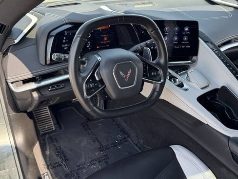 Used 2022 Chevrolet Corvette Stingray Preferred Conv w/ Z51 Performance Package RWD image 13