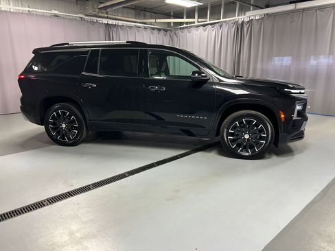 Used 2024 Chevrolet Traverse RS image 8
