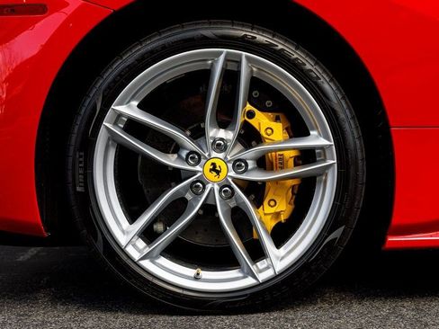 Used 2019 Ferrari 488 Spider image 10