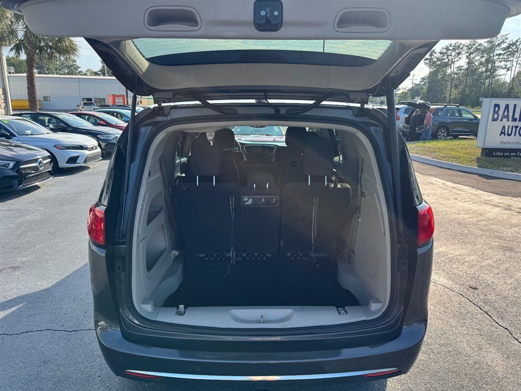 Used 2018 Chrysler Pacifica Touring Plus w/ Tire & Wheel Group FWD image 23