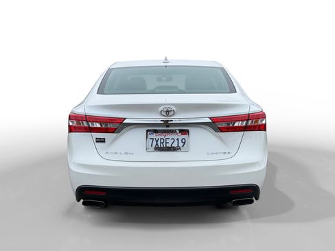 Used 2015 Toyota Avalon Limited image 4
