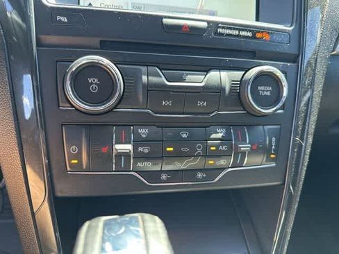 Used 2017 Ford Explorer XLT w/ Equipment Group 202A AWD/4WD image 11