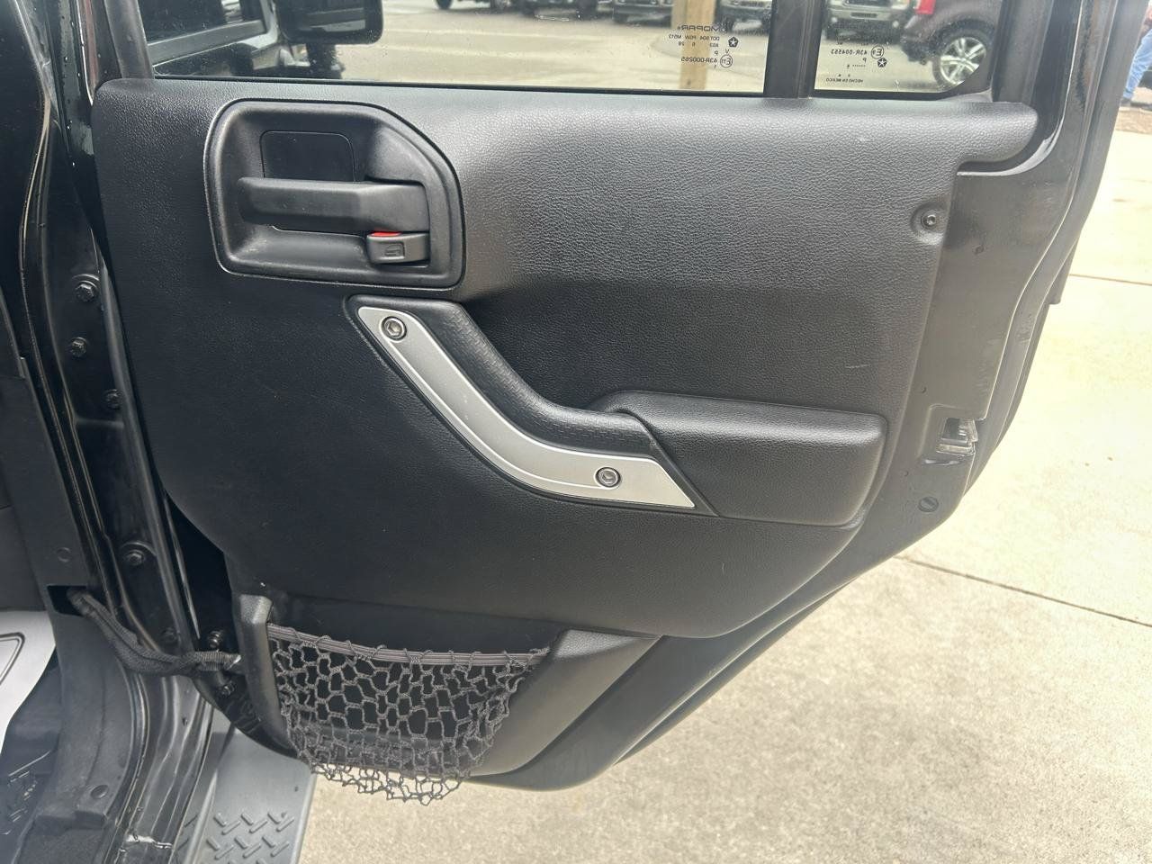 Used 2016 Jeep Wrangler Unlimited Sahara w/ Connectivity Group AWD/4WD image 15
