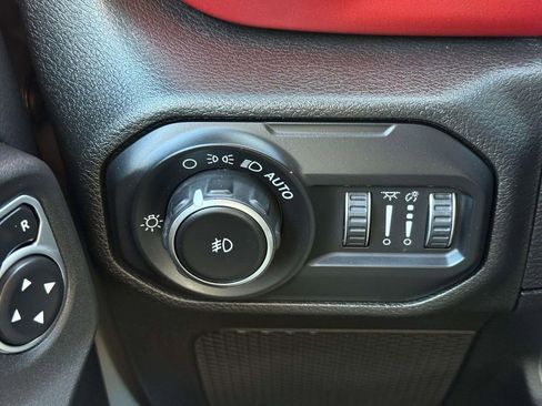 Certified 2019 Jeep Wrangler Unlimited Rubicon w/ Dual Top Group AWD/4WD image 27