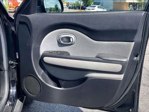 Used 2016 Kia Soul + FWD image 23