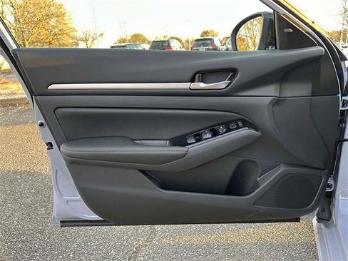 New 2025 Nissan Altima 2.5 SR w/ SR Premium Package image 14