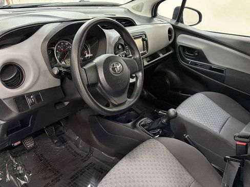 Used 2015 Toyota Yaris L image 12