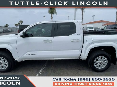 Used 2025 Toyota Tacoma SR5 AWD/4WD image 5