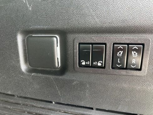 Used 2023 Chevrolet Suburban Z71 w/ Luxury Package image 34