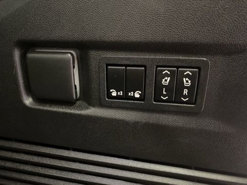 Used 2022 Chevrolet Tahoe High Country image 16