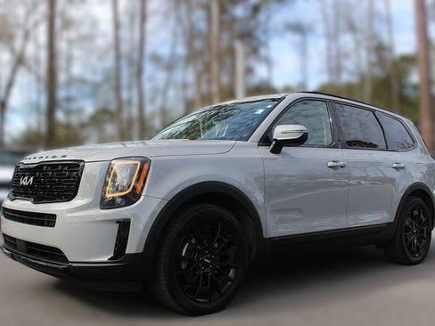 Certified 2022 Kia Telluride EX w/ EX Premium Package image 3