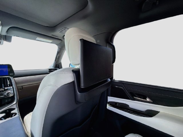 Used 2024 Lexus LX 600 4WD w/ Luxury Package image 48