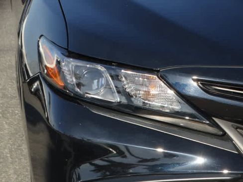 Used 2023 Toyota Camry SE w/ Convenience Package image 5