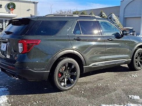 Certified 2022 Ford Explorer ST w/ ST Street Pack image 8