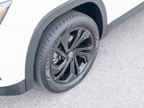 Used 2023 Volkswagen Atlas Cross Sport SE image 10