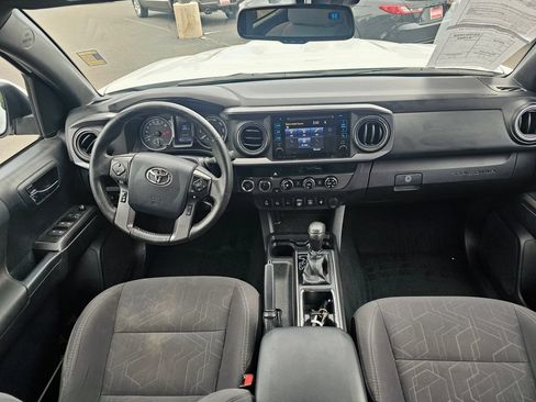 Used 2018 Toyota Tacoma TRD Sport w/ Technology Package AWD/4WD image 16