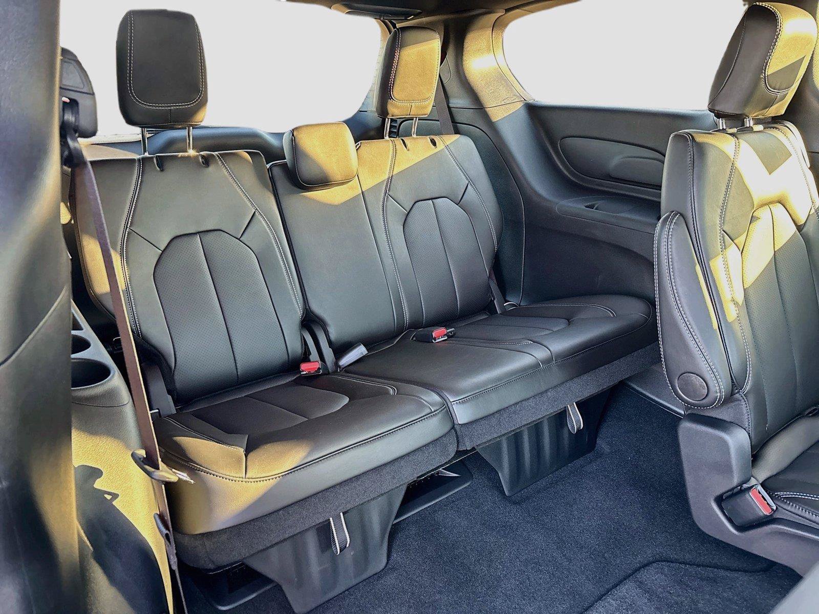 New 2027 Chrysler Pacifica Select AWD/4WD image 26