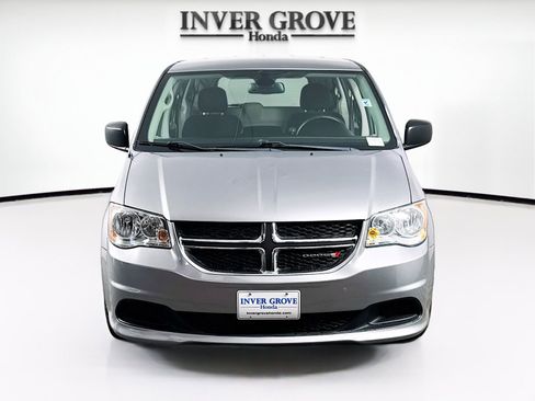 Used 2018 Dodge Grand Caravan SE w/ UConnect Hands-Free Group FWD image 2