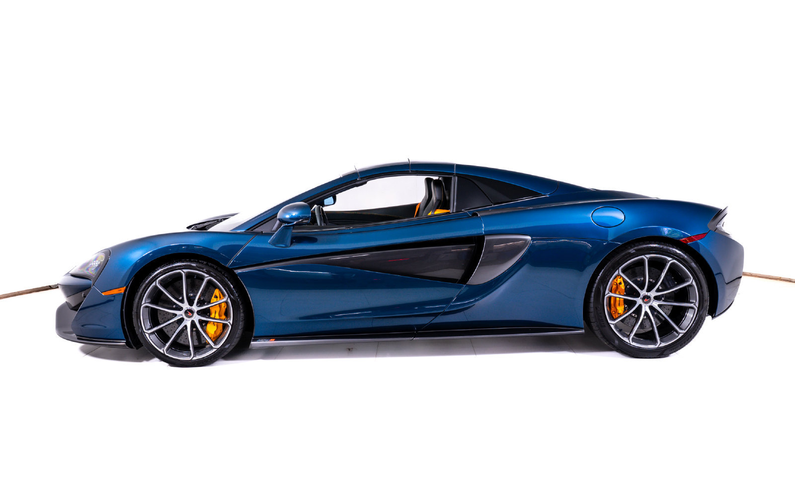Used 2018 McLaren 570S Spider RWD image 3