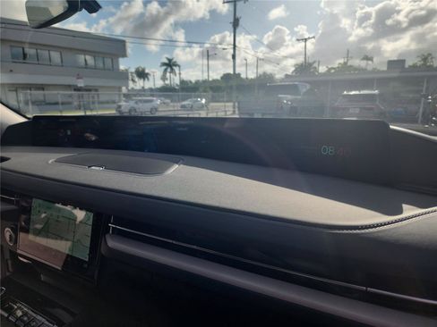 New 2026 Lincoln Navigator Premiere AWD/4WD image 25