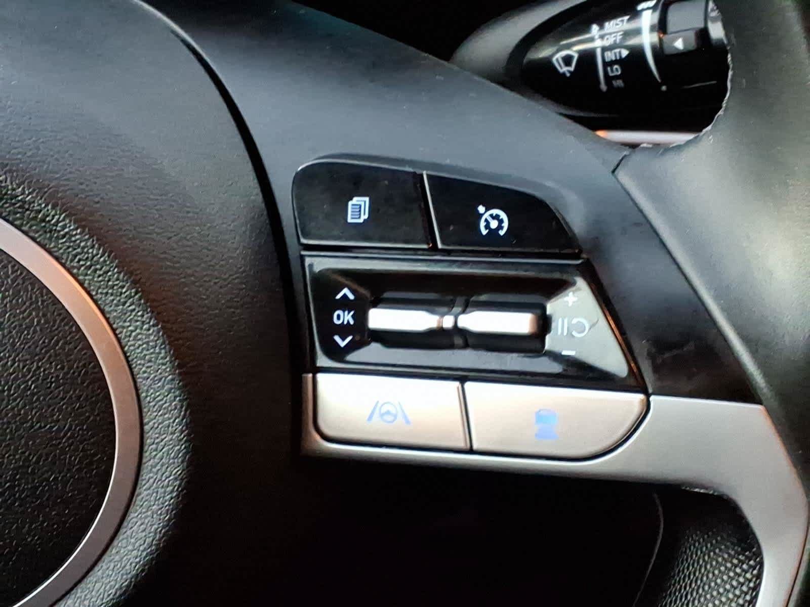Used 2022 Hyundai Elantra SEL w/ Convenience + Premium Package FWD image 18