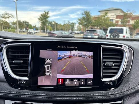 New 2026 Chrysler Pacifica Select image 23